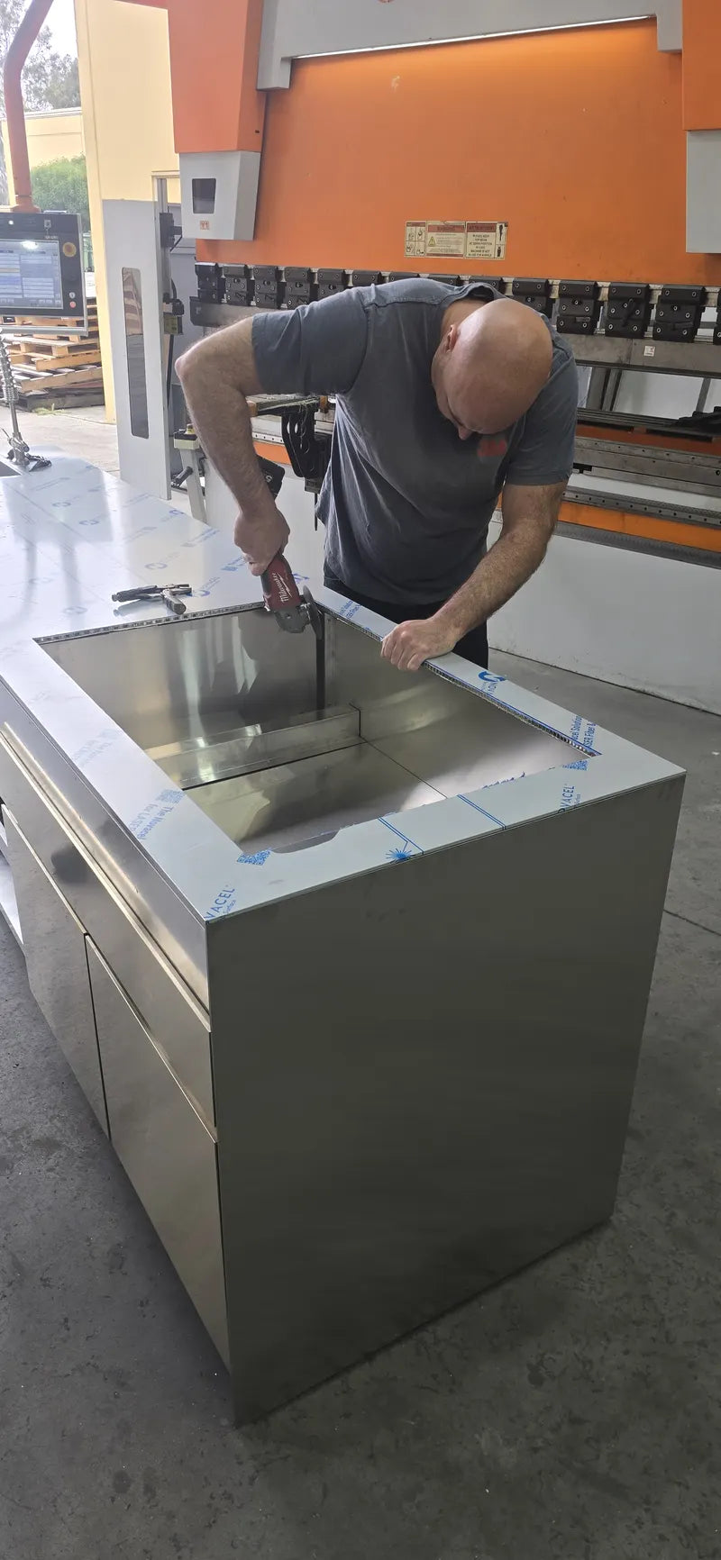 Fitting a stainless steel sink into an outdoor kitchen bench